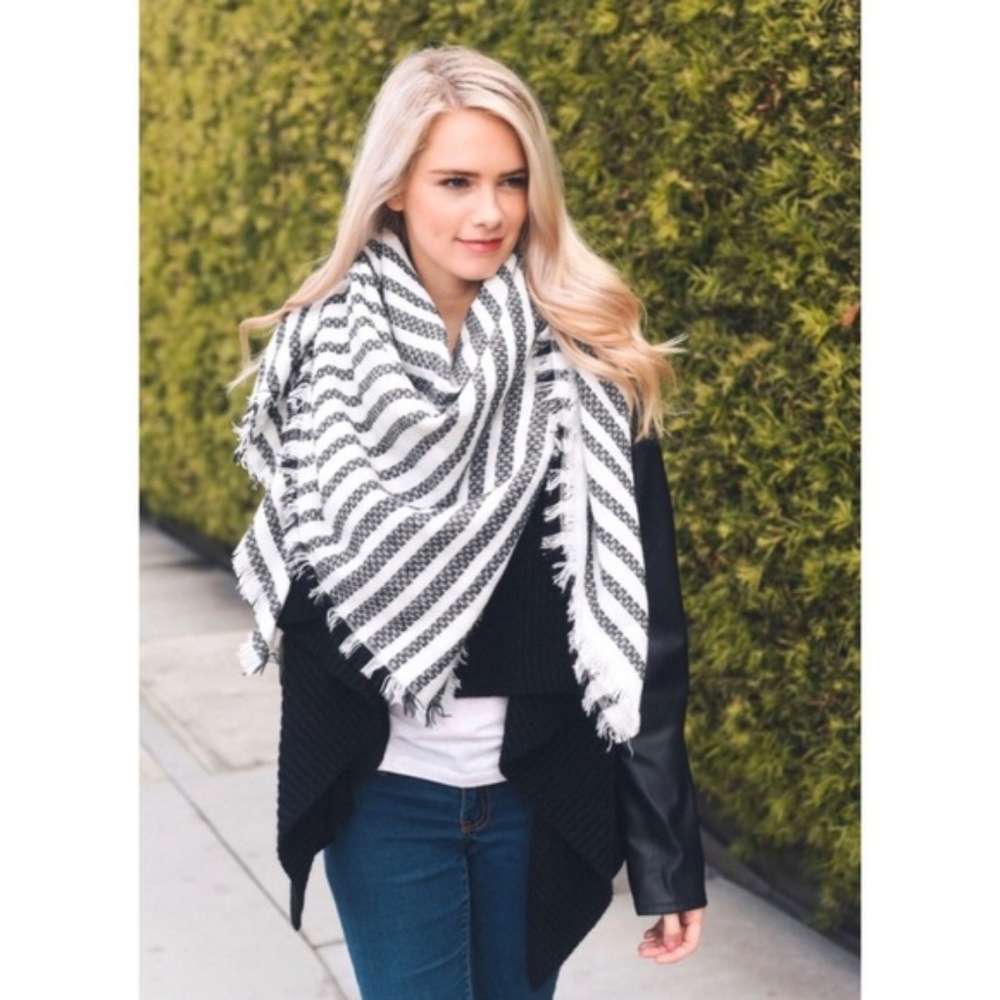 NWT Black/white stripped blanket scarf